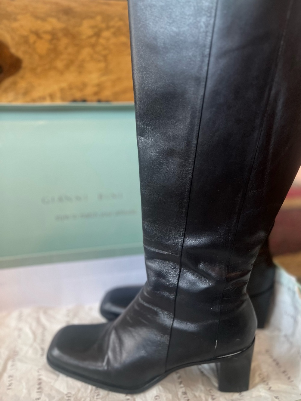 Step into classic Y2K style with gorgeous Gianni Bini tall black leather boots